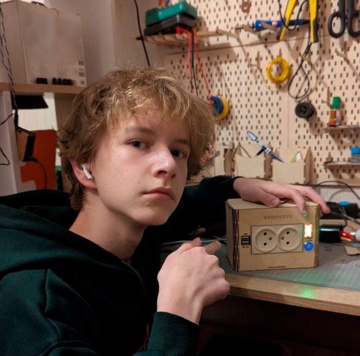 Vladislav in the workshop holding an ENERGYCUBE enclosure